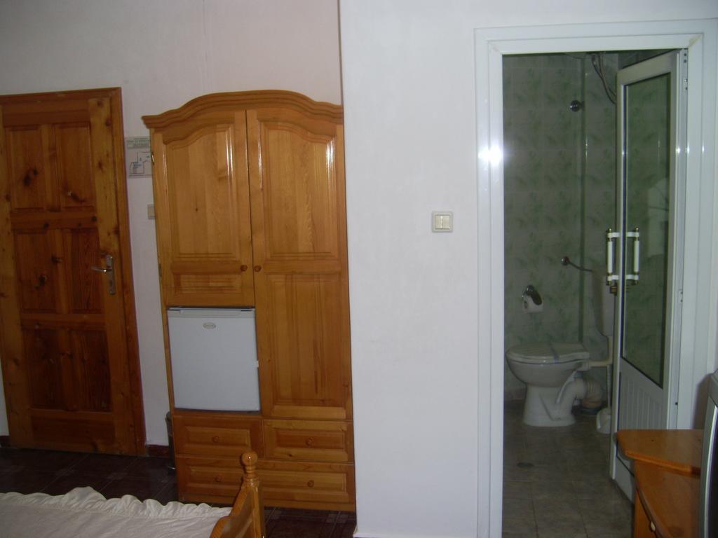 Family Hotel George Svilengrad Oda fotoğraf
