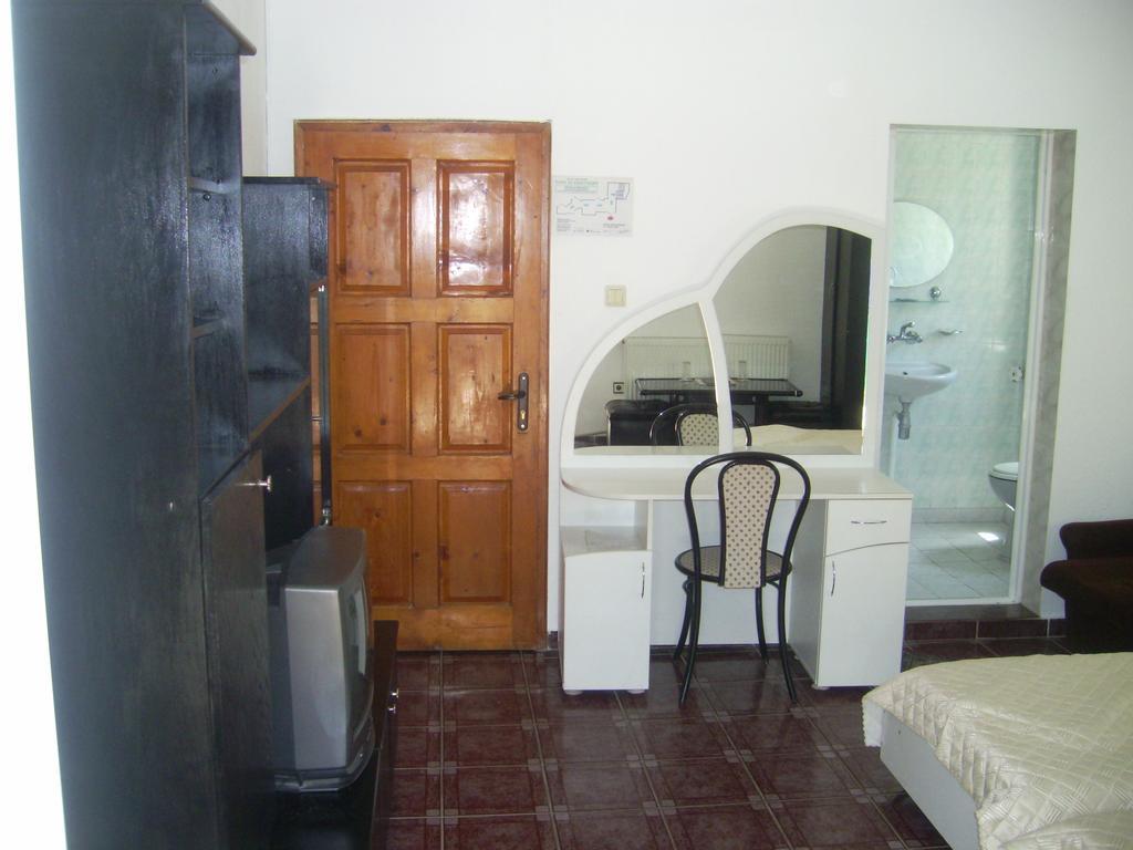 Family Hotel George Svilengrad Oda fotoğraf